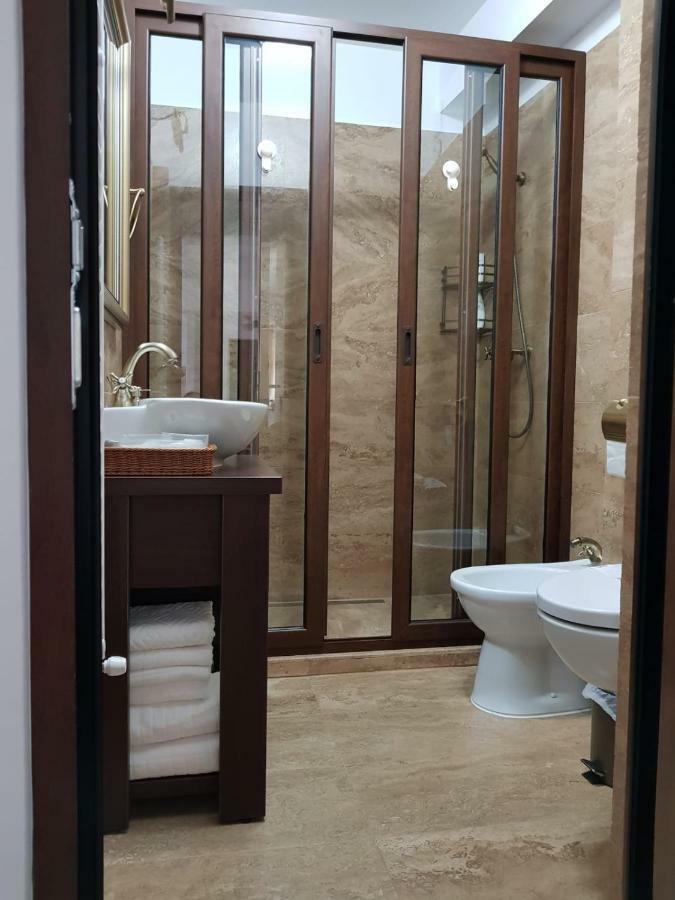 apartament 2 camere ultracentral Râmnicu Vâlcea Esterno foto