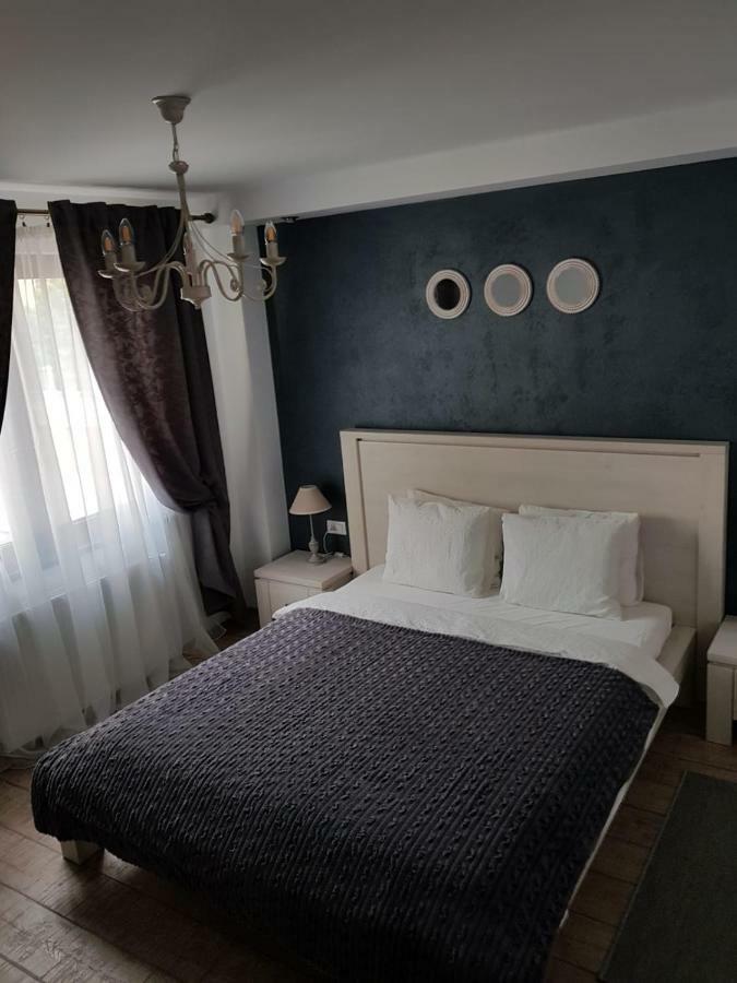 apartament 2 camere ultracentral Râmnicu Vâlcea Esterno foto